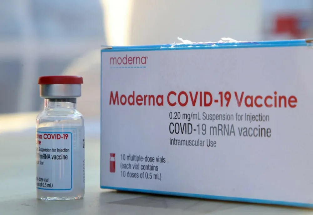 O gălățeancă a avut reacții adverse la câteva minute după vaccinarea cu Moderna