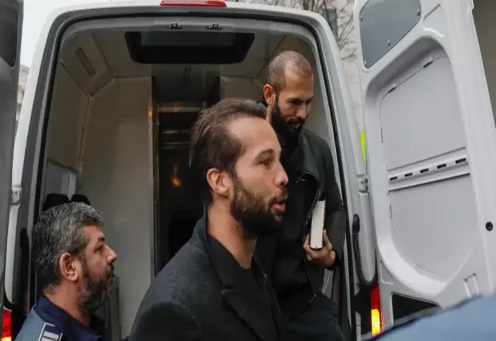 Fraţii Tate rămân în arest preventiv. Decizia Curţii de Apel Bucureşti este definitivă