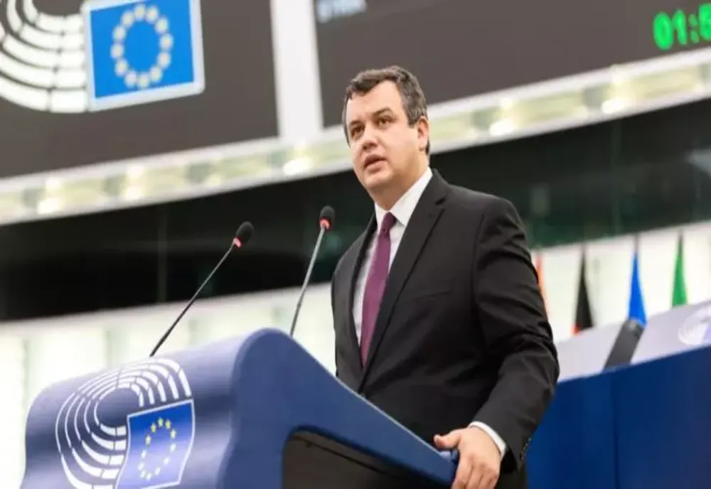 Tomac: Un Guvern care urmează să dispară peste câteva zile nu are credibilitate să rezolve criza din Educaţie.  Amânarea rotativei guvernamentale nu va face decât să prelungească chinul