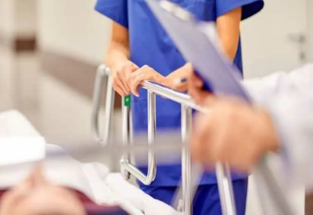 Situație rară la Evaluarea Națională: un elev din Oradea a susținut examenul din spital, după ce i s-a făcut rău
