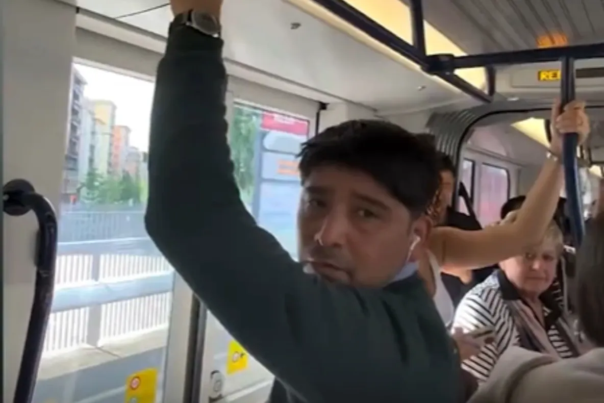 Român prins în Italia în timp ce fura din rucsacurile turiștilor. ”Pleacă de aici, hoțule!”-VIDEO