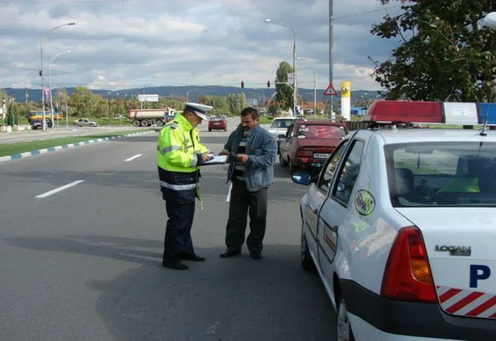Circulația în Prahova, permisă, în weekend, până la ora 02.00, pentru participarea la slujbe, de Paștele Catolic 