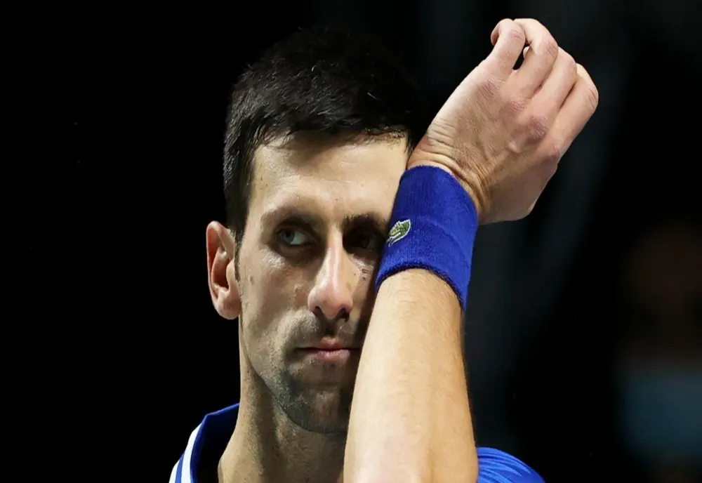 Novak Djokovic, accidentat, s-a retras de la Roland Garros