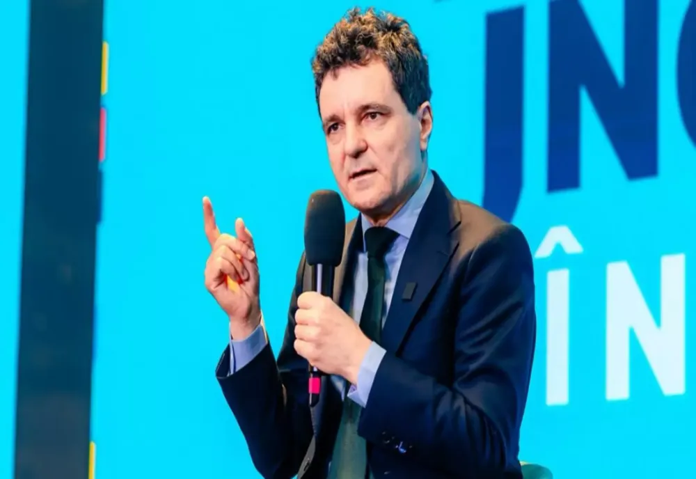 EFE: NICUȘOR DAN, MATEMATICIANUL LINIȘTIT CARE A ÎNVINS EXTREMA DREAPTĂ