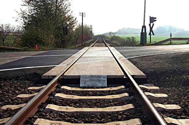  Hunedoara: Incident pe calea ferată generat de trei copii cu vârstele sub 14 ani