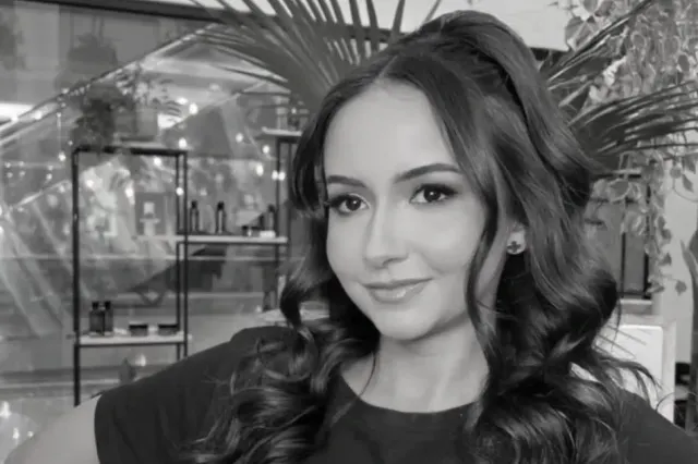  Influenceriță de 33 de ani, moartă după o operație estetică complexă. A lăsat în urmă trei copii: „A fost dragostea vieții mele”